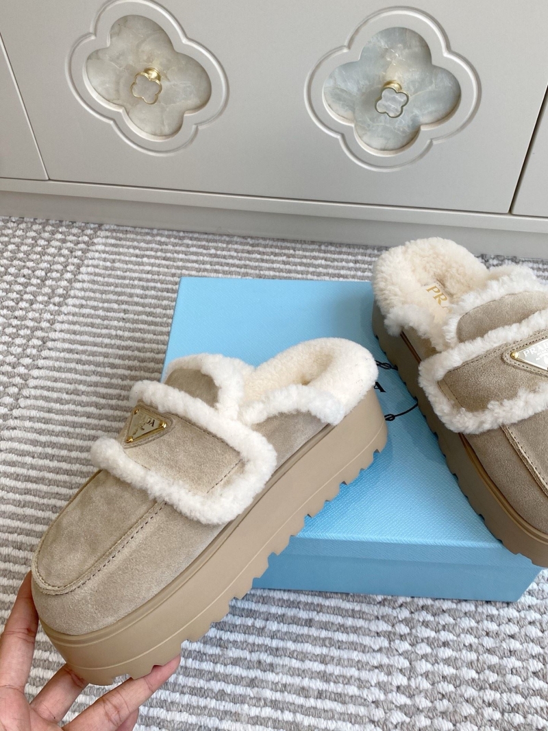 Pra*a slippers